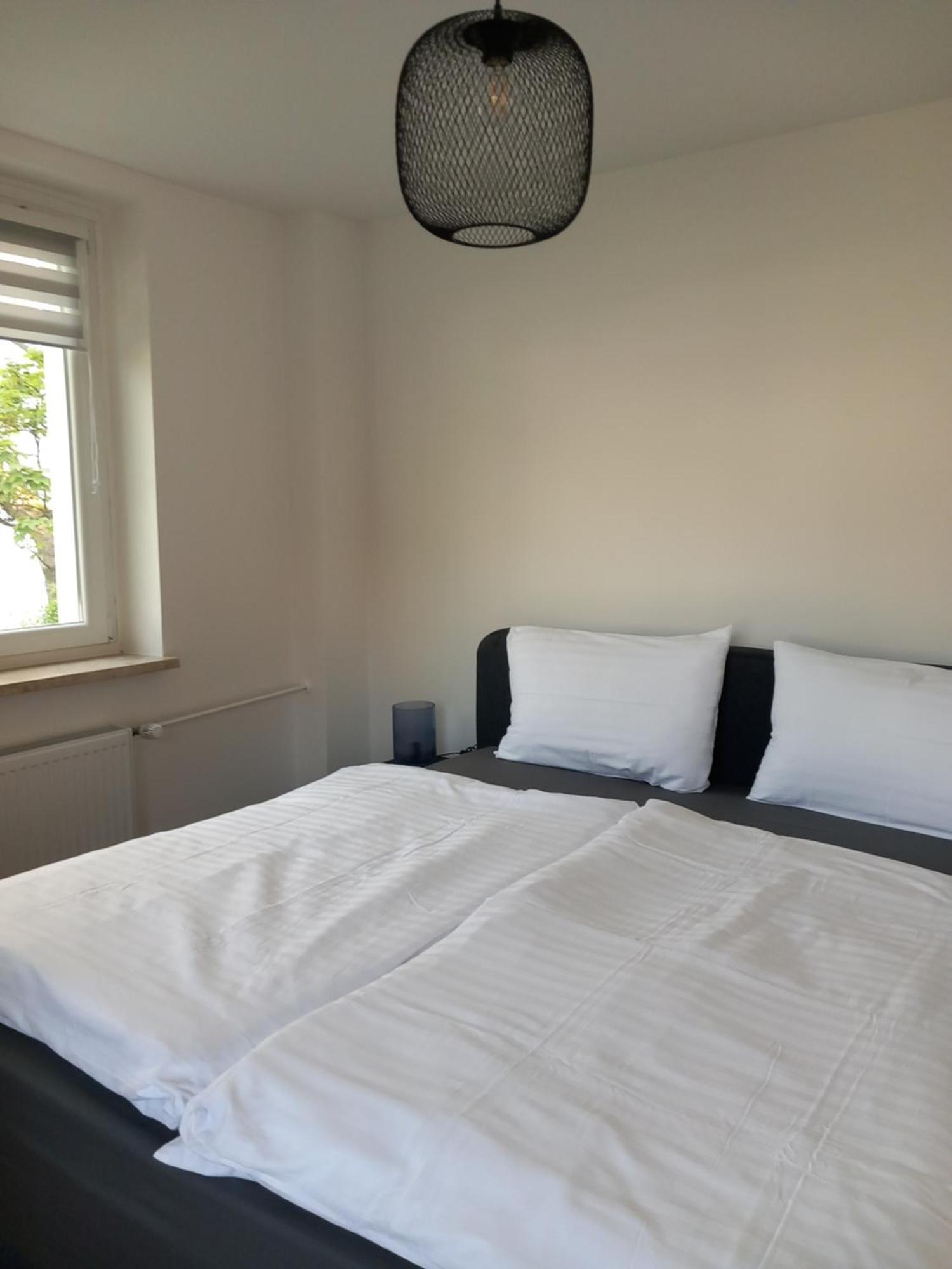 City Apartment Duisburg 1#Netflix &Wlan &Kingsize Bett &Kaffee Maschine & Central & 500M Innenhafen & 2 Min U Bahn Exteriör bild