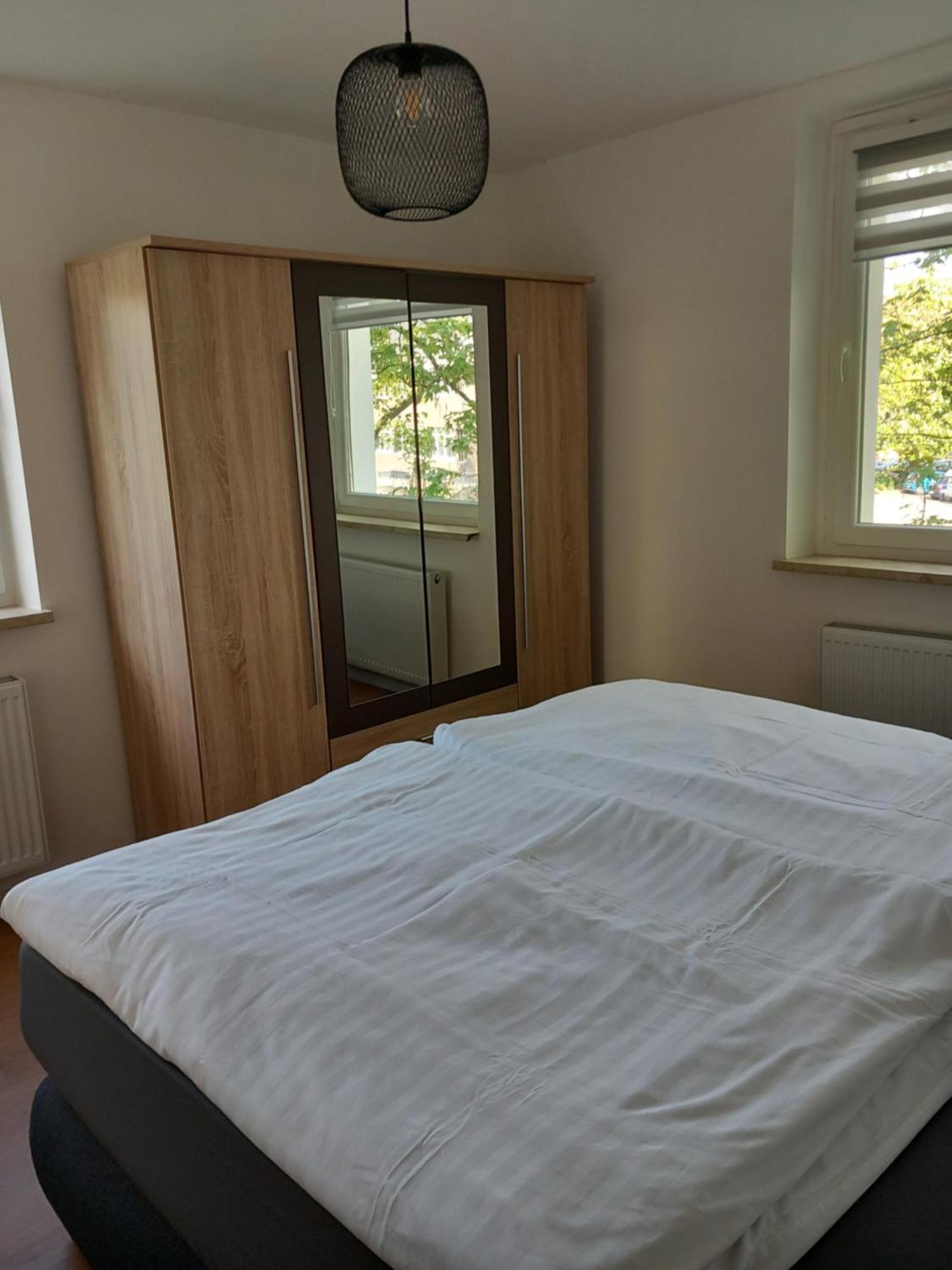 City Apartment Duisburg 1#Netflix &Wlan &Kingsize Bett &Kaffee Maschine & Central & 500M Innenhafen & 2 Min U Bahn Exteriör bild