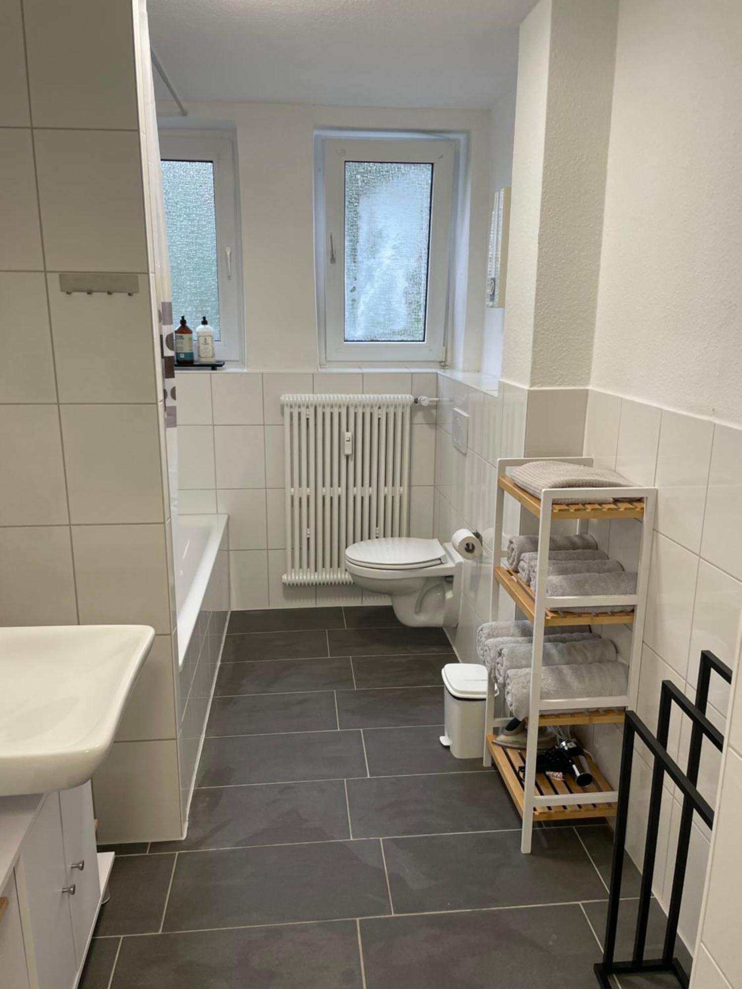 City Apartment Duisburg 1#Netflix &Wlan &Kingsize Bett &Kaffee Maschine & Central & 500M Innenhafen & 2 Min U Bahn Exteriör bild