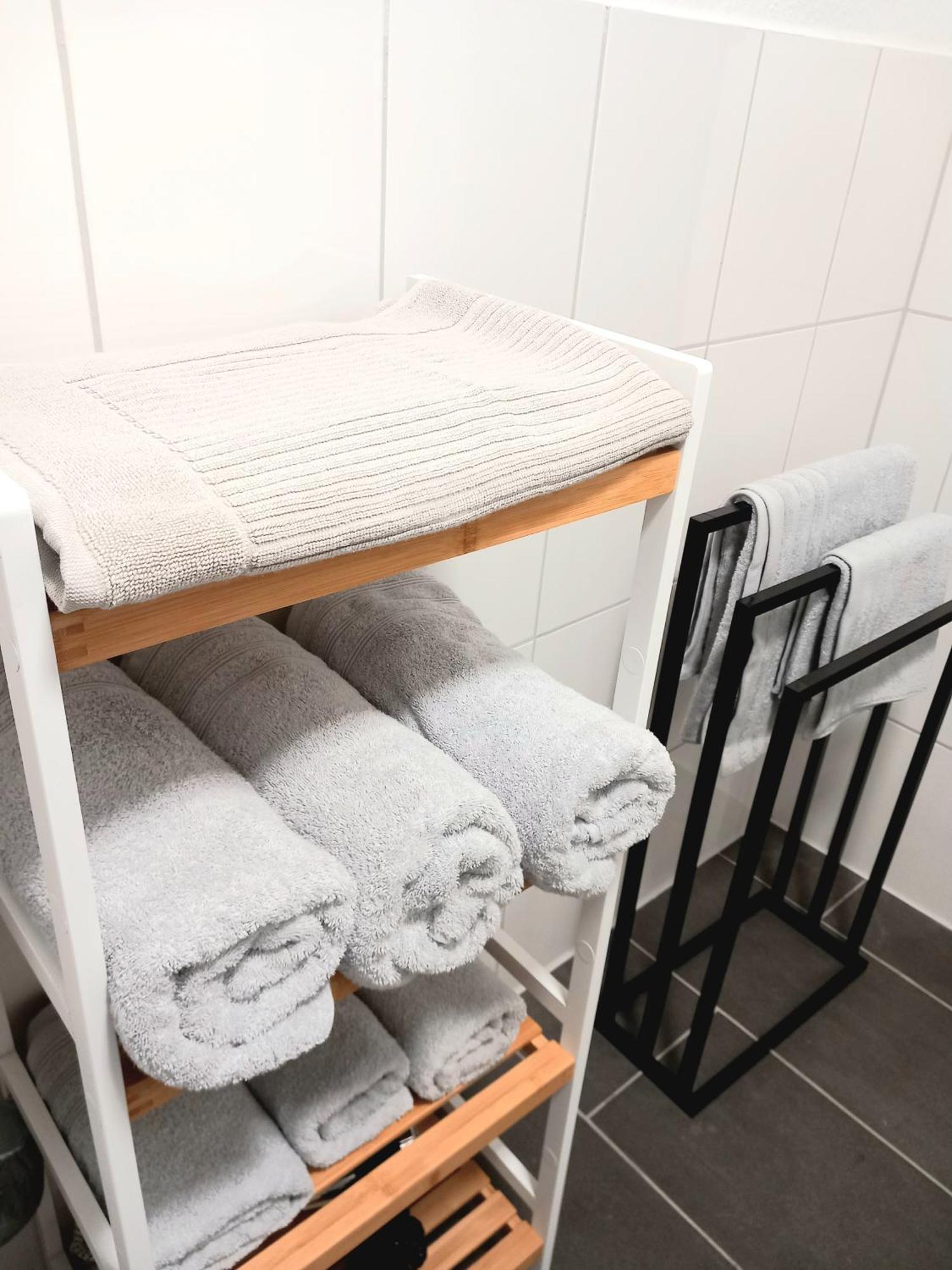 City Apartment Duisburg 1#Netflix &Wlan &Kingsize Bett &Kaffee Maschine & Central & 500M Innenhafen & 2 Min U Bahn Exteriör bild