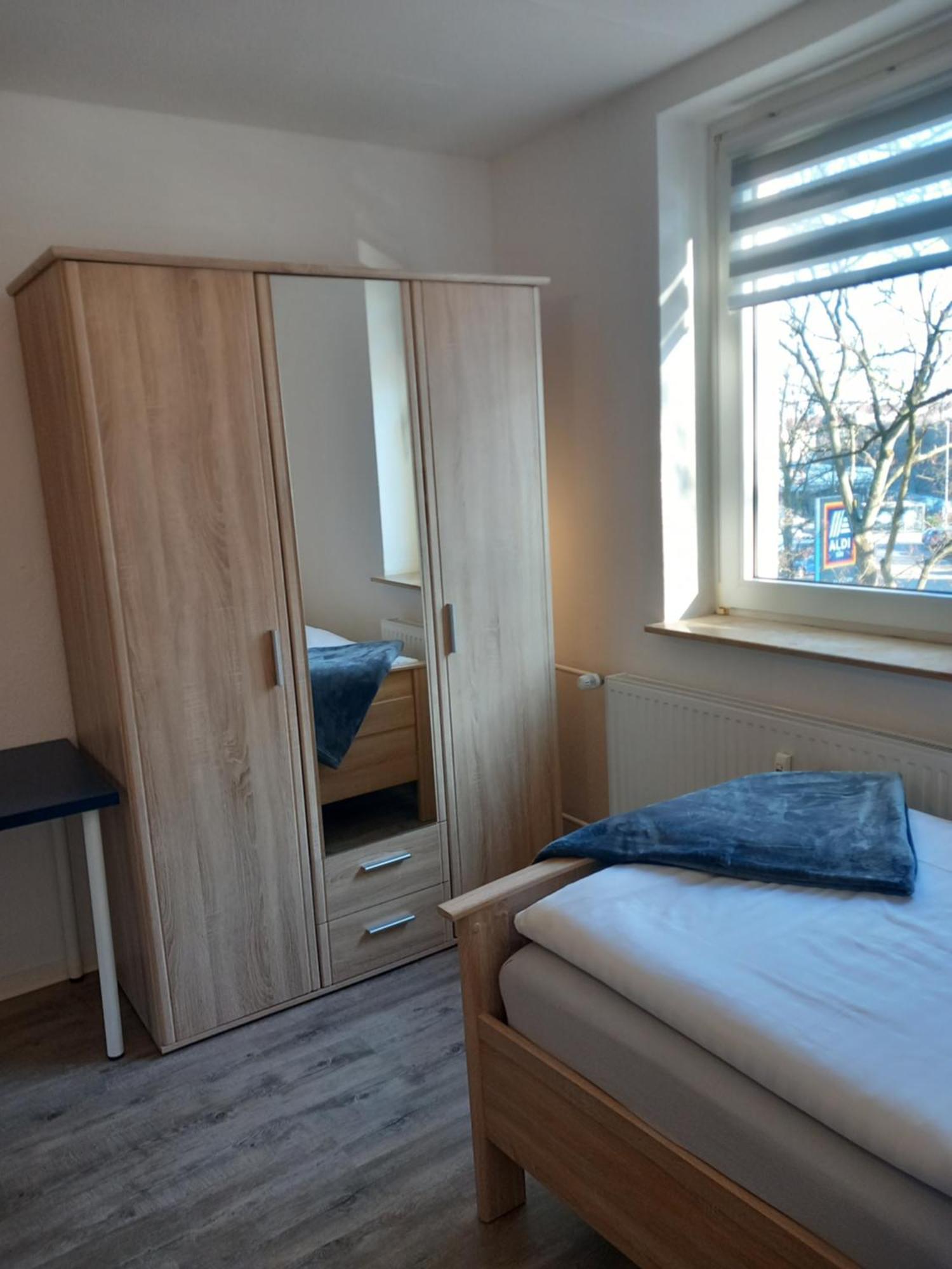 City Apartment Duisburg 1#Netflix &Wlan &Kingsize Bett &Kaffee Maschine & Central & 500M Innenhafen & 2 Min U Bahn Exteriör bild