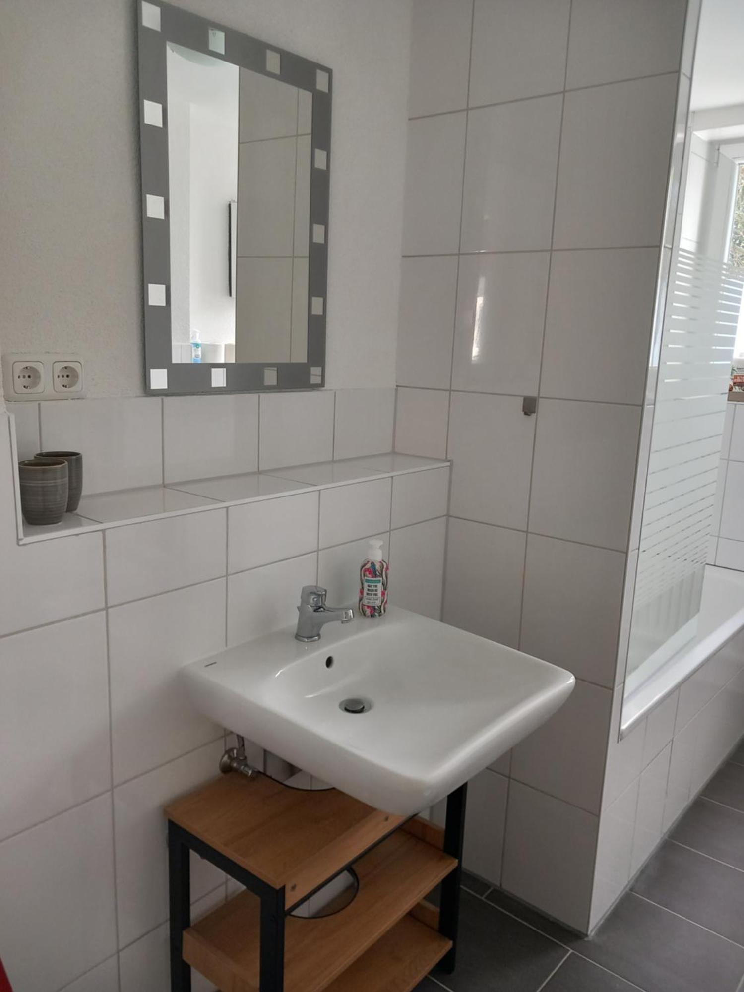 City Apartment Duisburg 1#Netflix &Wlan &Kingsize Bett &Kaffee Maschine & Central & 500M Innenhafen & 2 Min U Bahn Exteriör bild